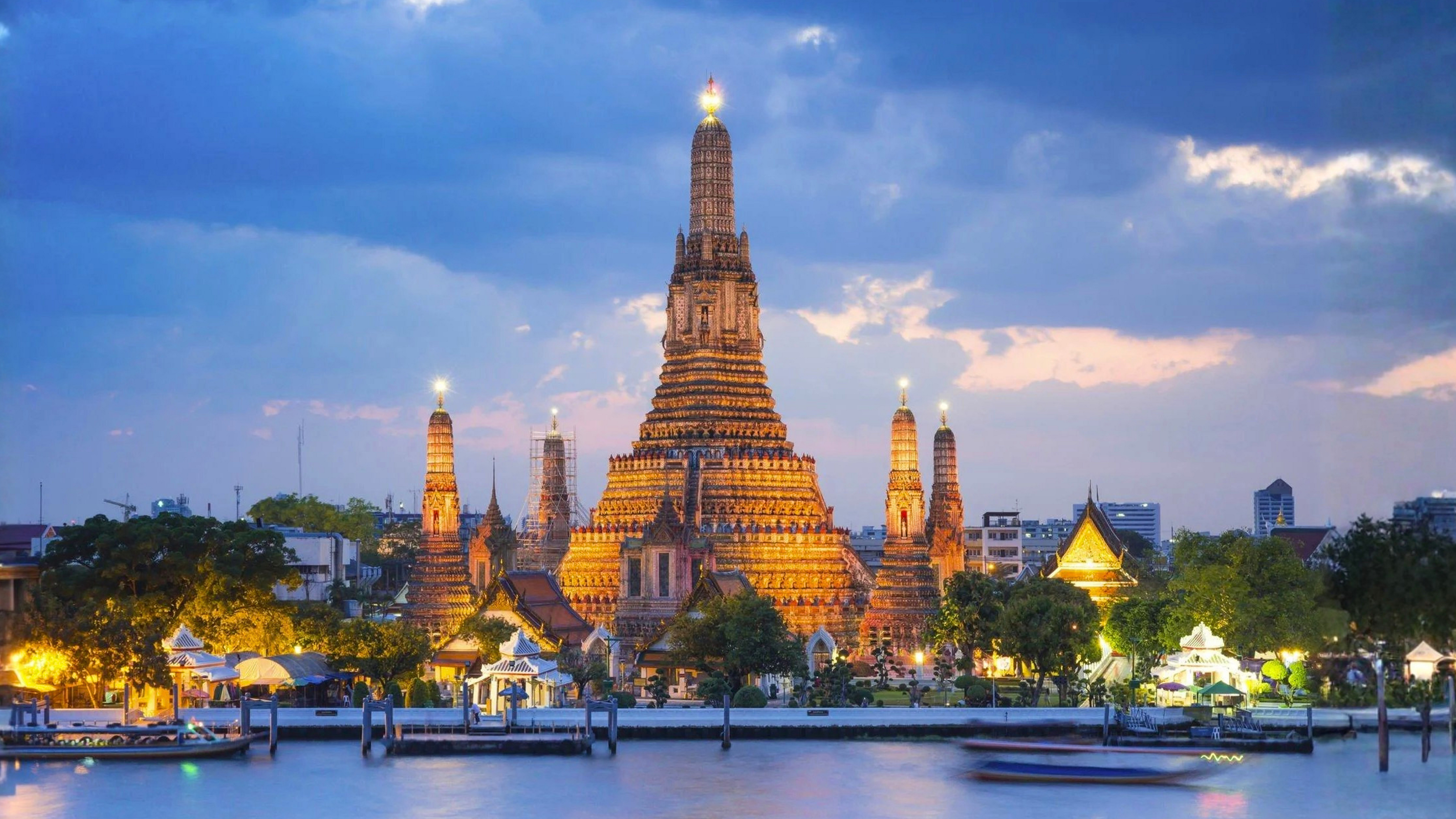 Luxury Bangkok Skyline and Riverside Views